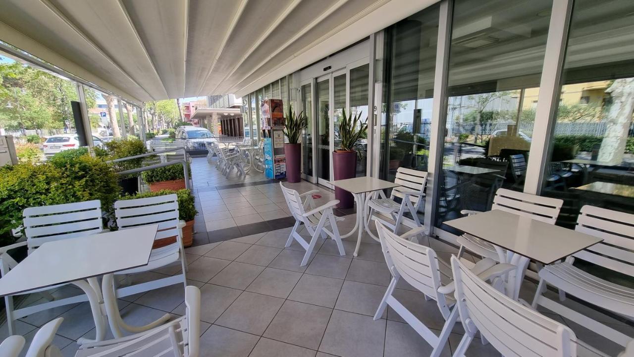 Hotel Costanza Cesenatico Esterno foto