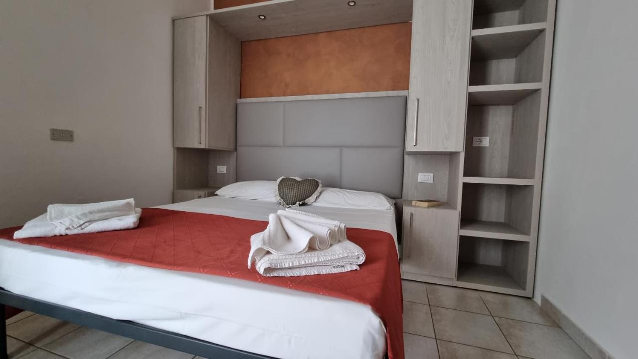 Hotel Costanza Cesenatico Esterno foto