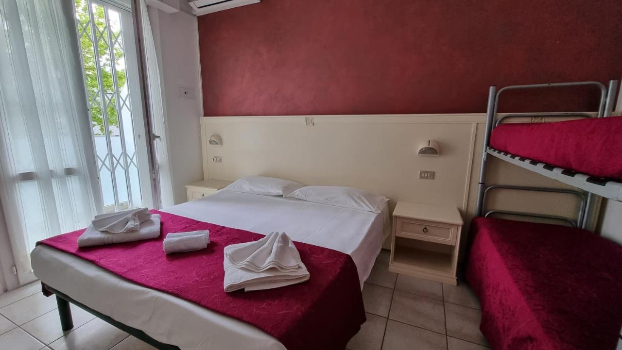 Hotel Costanza Cesenatico Esterno foto