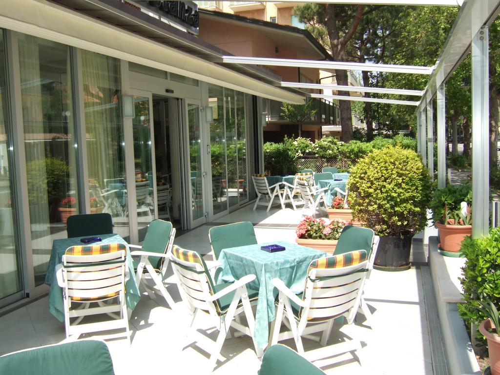 Hotel Costanza Cesenatico Esterno foto