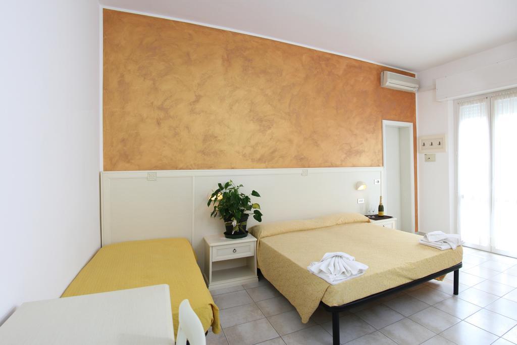 Hotel Costanza Cesenatico Camera foto