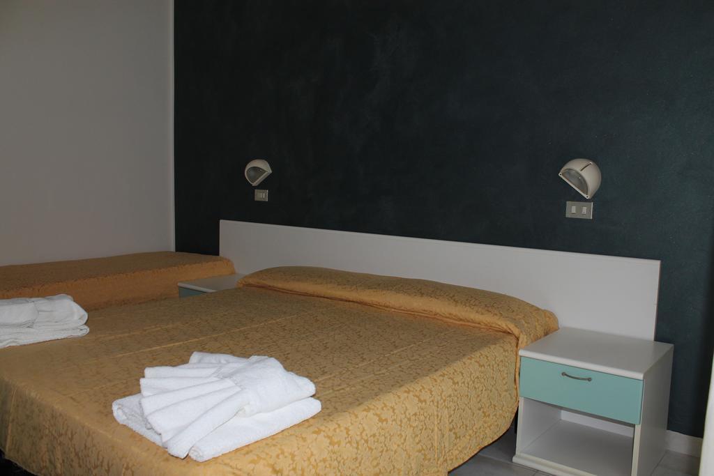 Hotel Costanza Cesenatico Esterno foto